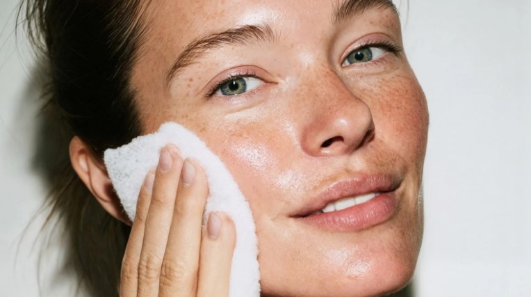 Як позбутися пігментації на обличчі: кращі засоби та поради лікарів